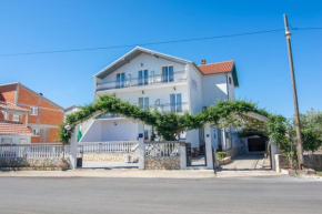 Rooms with a parking space Biograd na Moru, Biograd - 16801